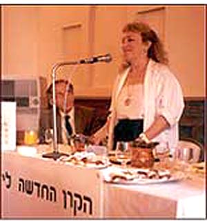 Снимок сделан во время вручения приза Фонда 'Новый Израиль' в 1987 году за организацию литературных семинаров для еврейских и арабских детей в Галилее